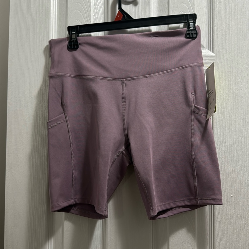 Women’s All in Motion cropped athletic bike short size Medium NWT
